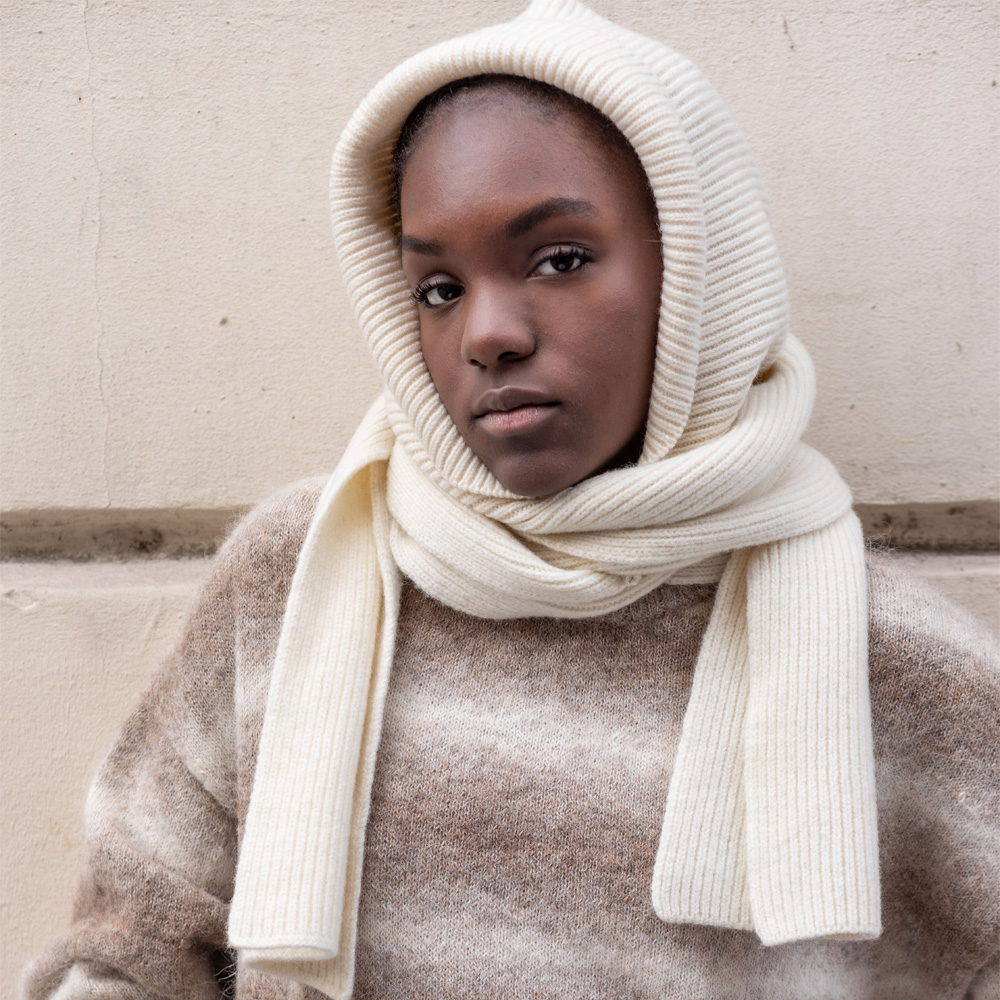 écharpe capuche “LES INSÉPARABLES” écru – Laine Mérinos recyclée