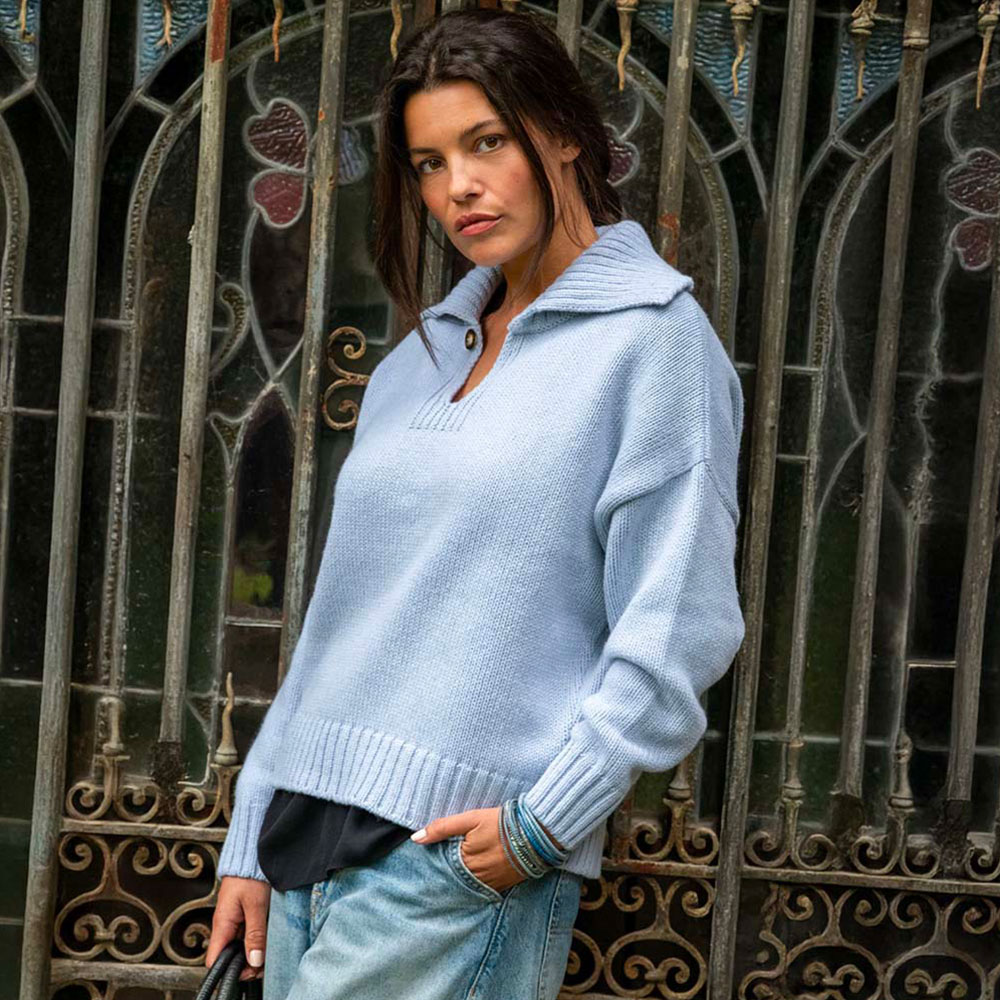 pull “DEFERLANTE” bleu ciel – Laine extra fine recyclée